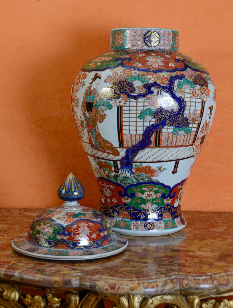 A Large Japanese Imari Vase 19th Century 4