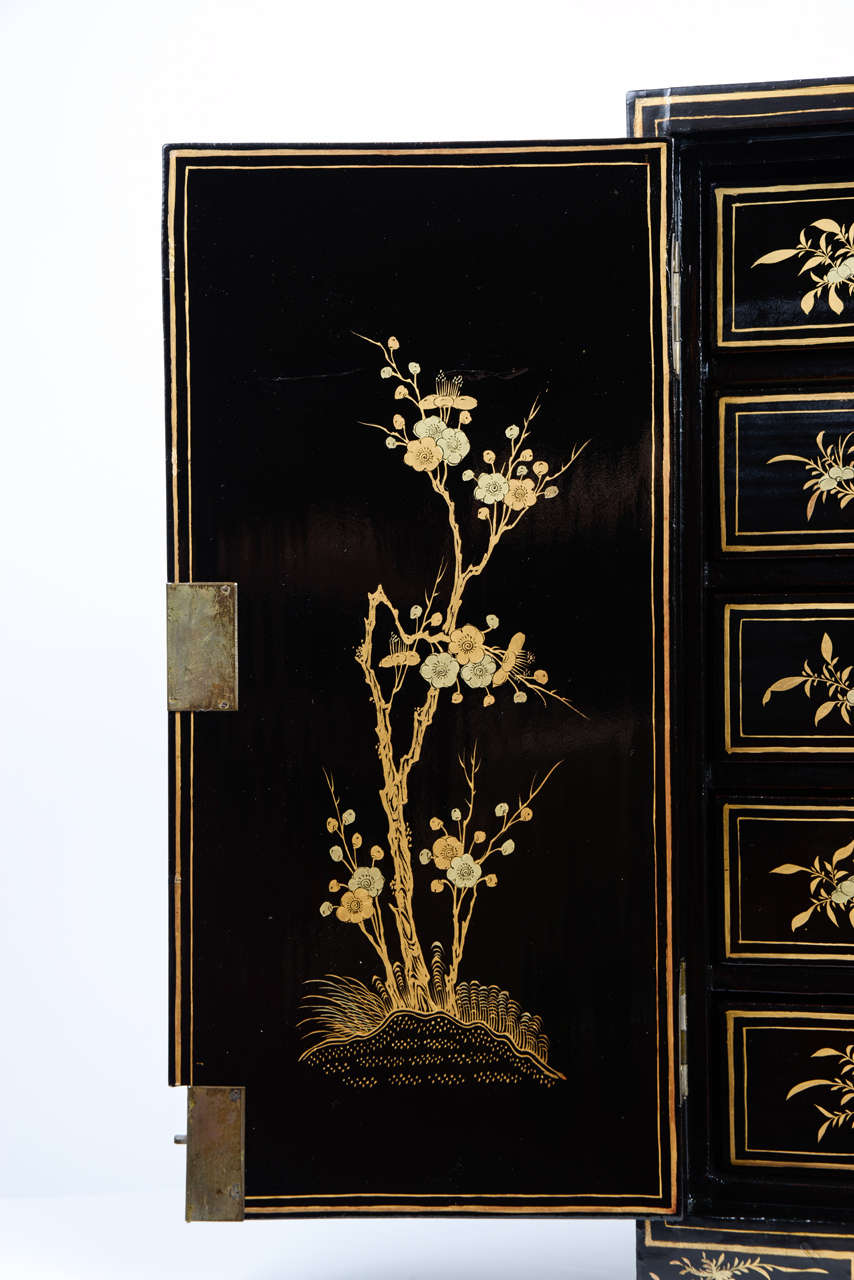 19th Century Chinese Export Cabinet 1