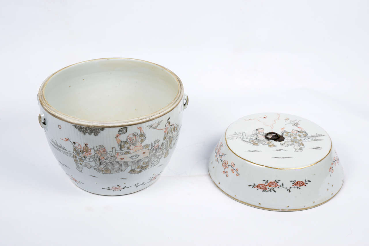 Pair of 19th Century China Porcelain Covered Jars 1