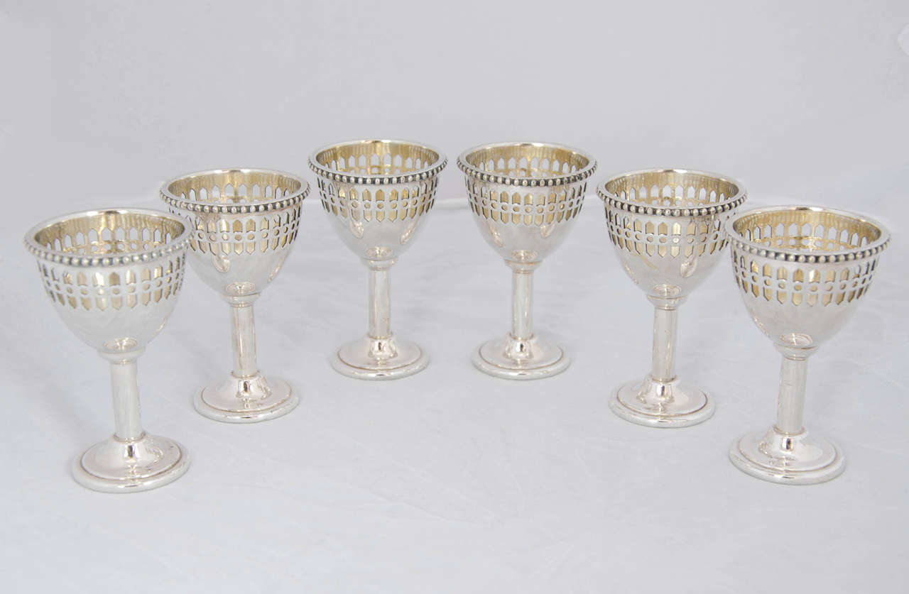 1900s Silver-Plate Basket of Egg Cups and Spoons In Excellent Condition In London, GB