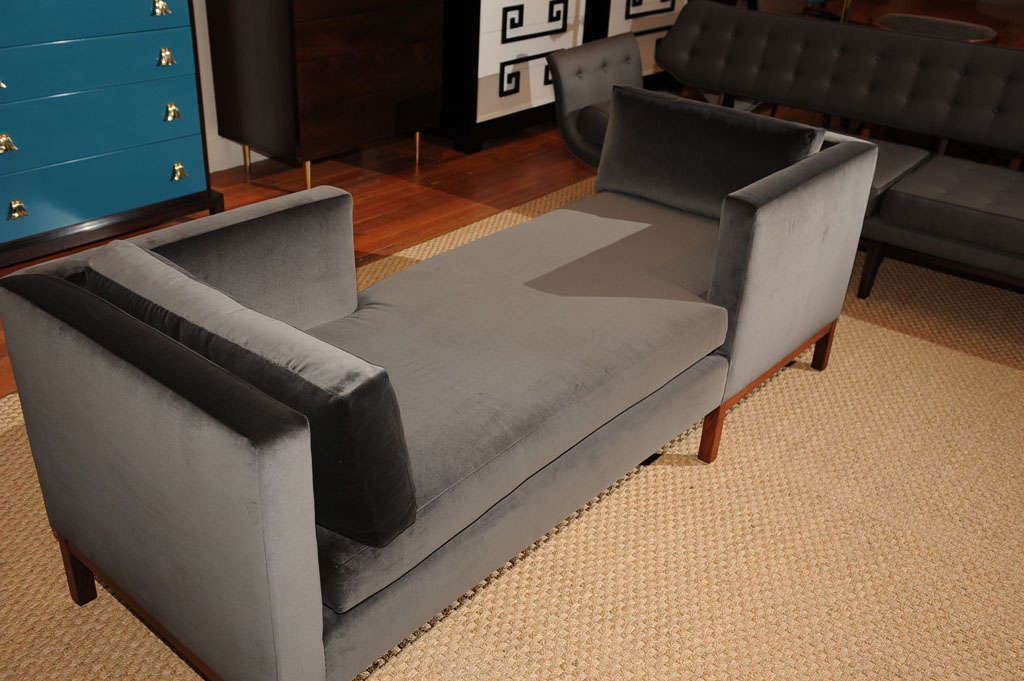 Velvet Chic Tete a Tete