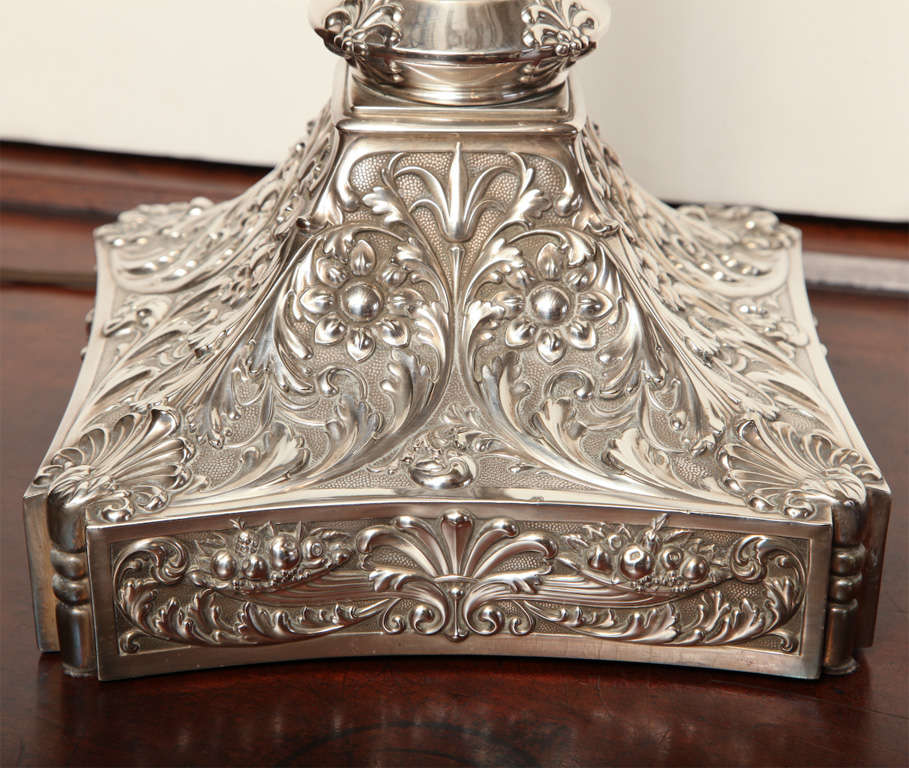 English, Tall Silver Plated Lamp In Good Condition For Sale In New York, NY