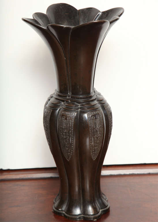 19th Century Japanese Bronze vase In Excellent Condition In New York, NY