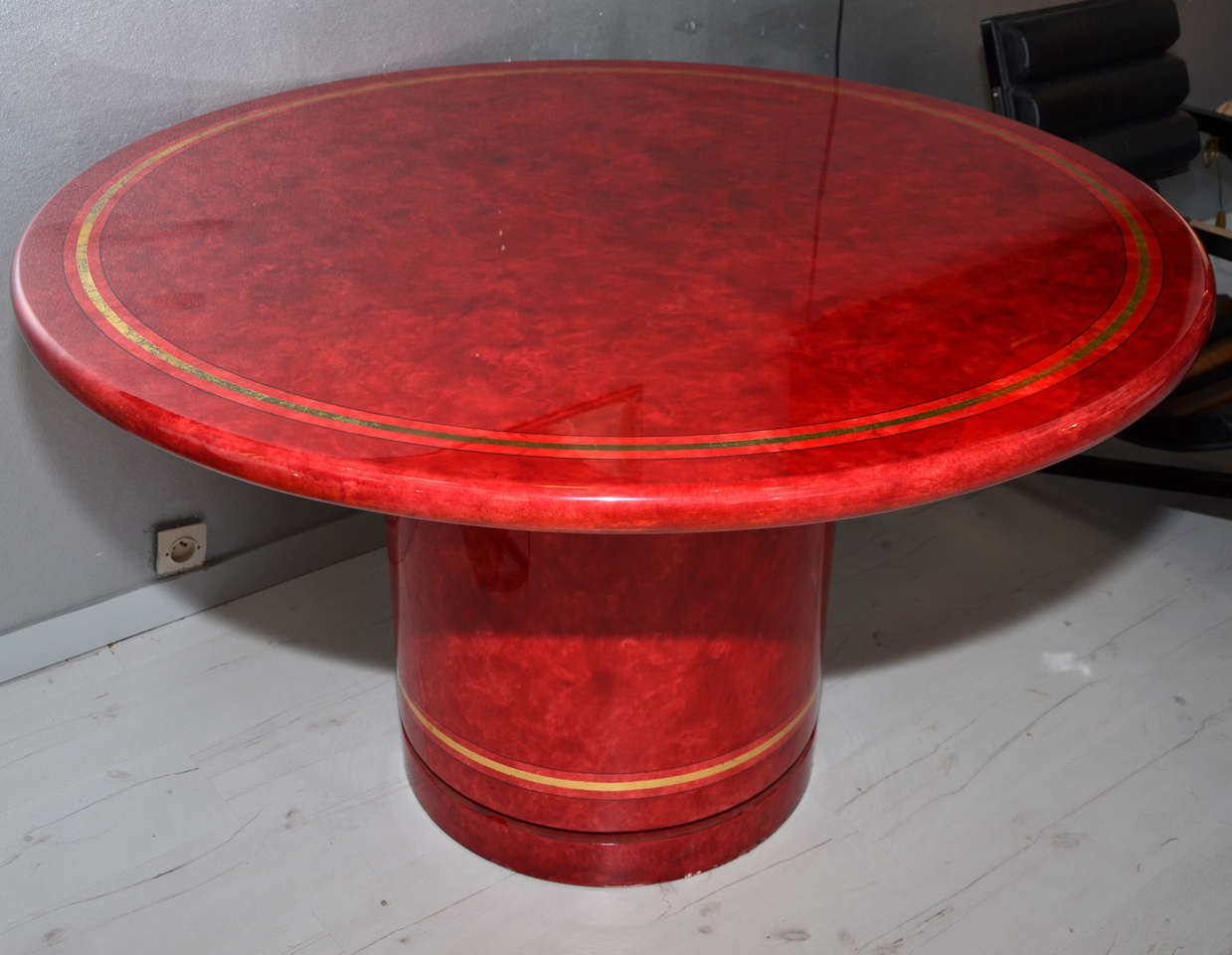 1970s red lacquered table with cloud motifs; base and top surfae decorated with a strip of gilding leaf.