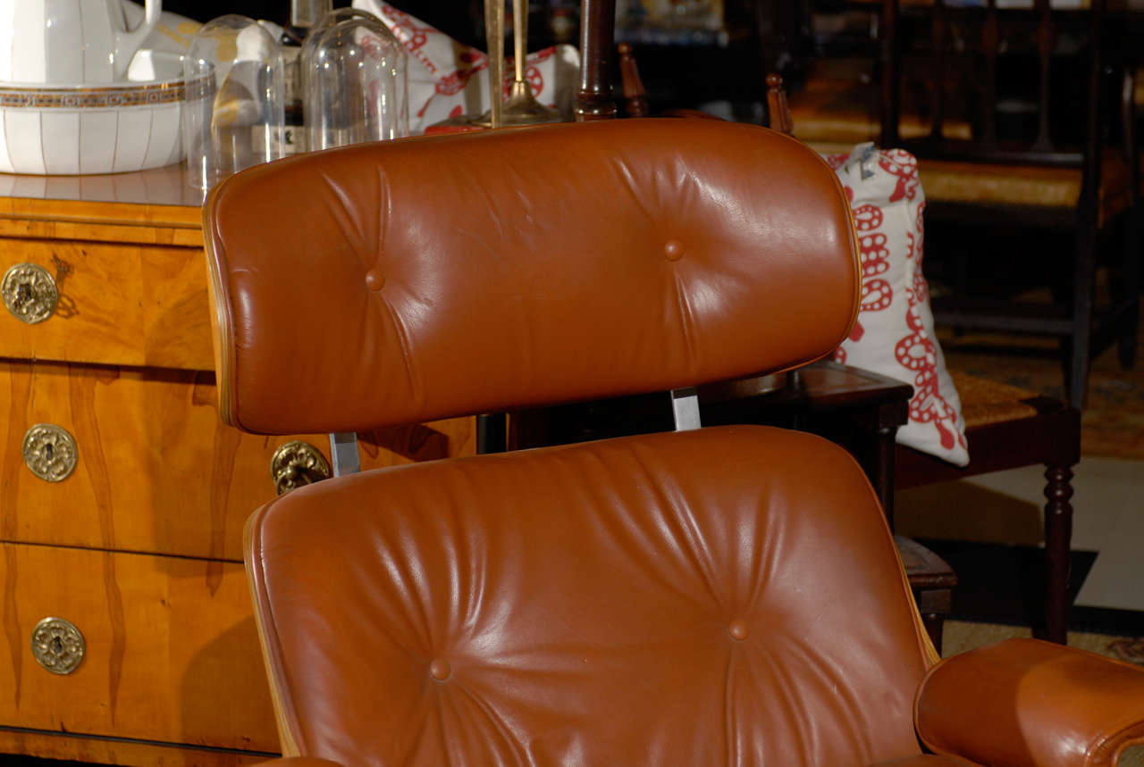 Mid-Century Modern Pair of Eames Style Lounge Chairs and Ottomans