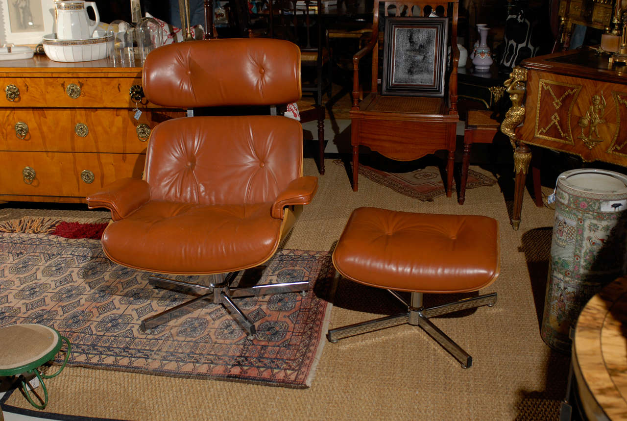 20th Century Pair of Eames Style Lounge Chairs and Ottomans