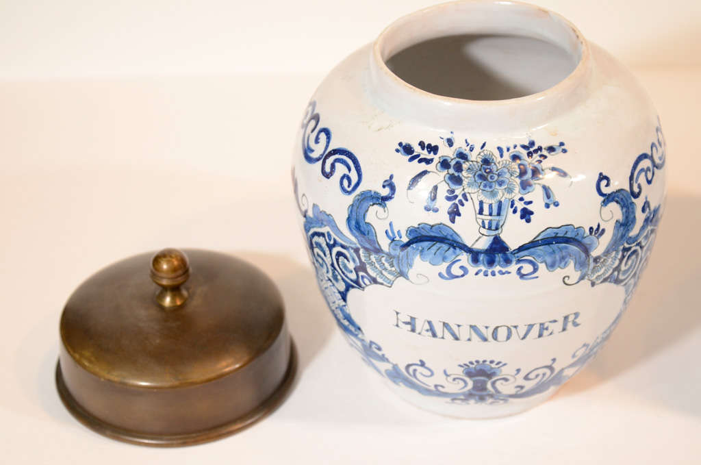 A Pair of Small Dutch Delft Blue and White Tobacco Jars In Excellent Condition In Katonah, NY