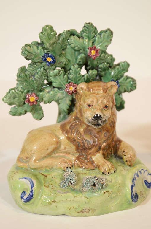 A Pair of Walton Staffordshire Lions In Excellent Condition In Katonah, NY