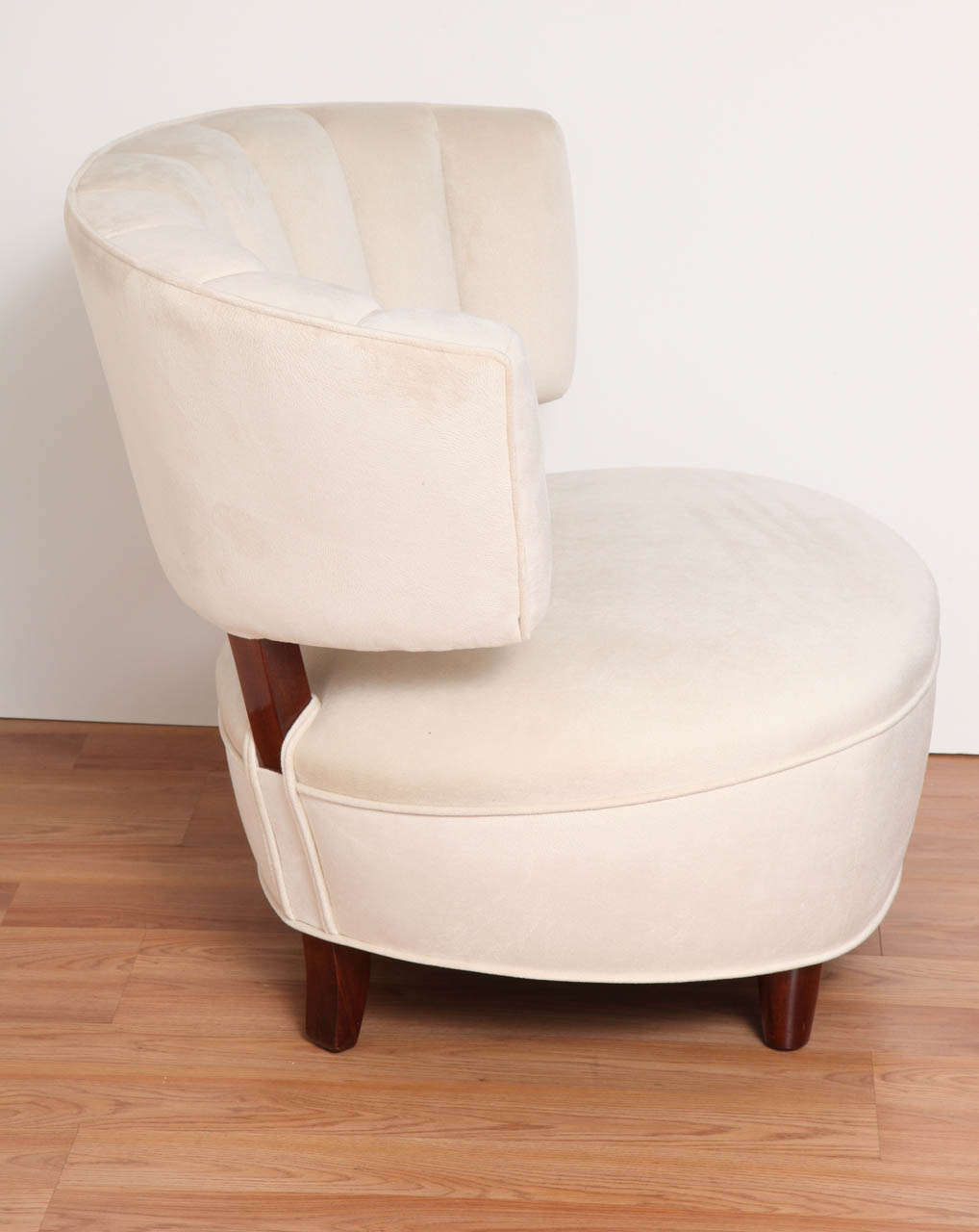 Mid-20th Century Pair of Art Deco Tub Chairs designed by Gilbert Rohde
