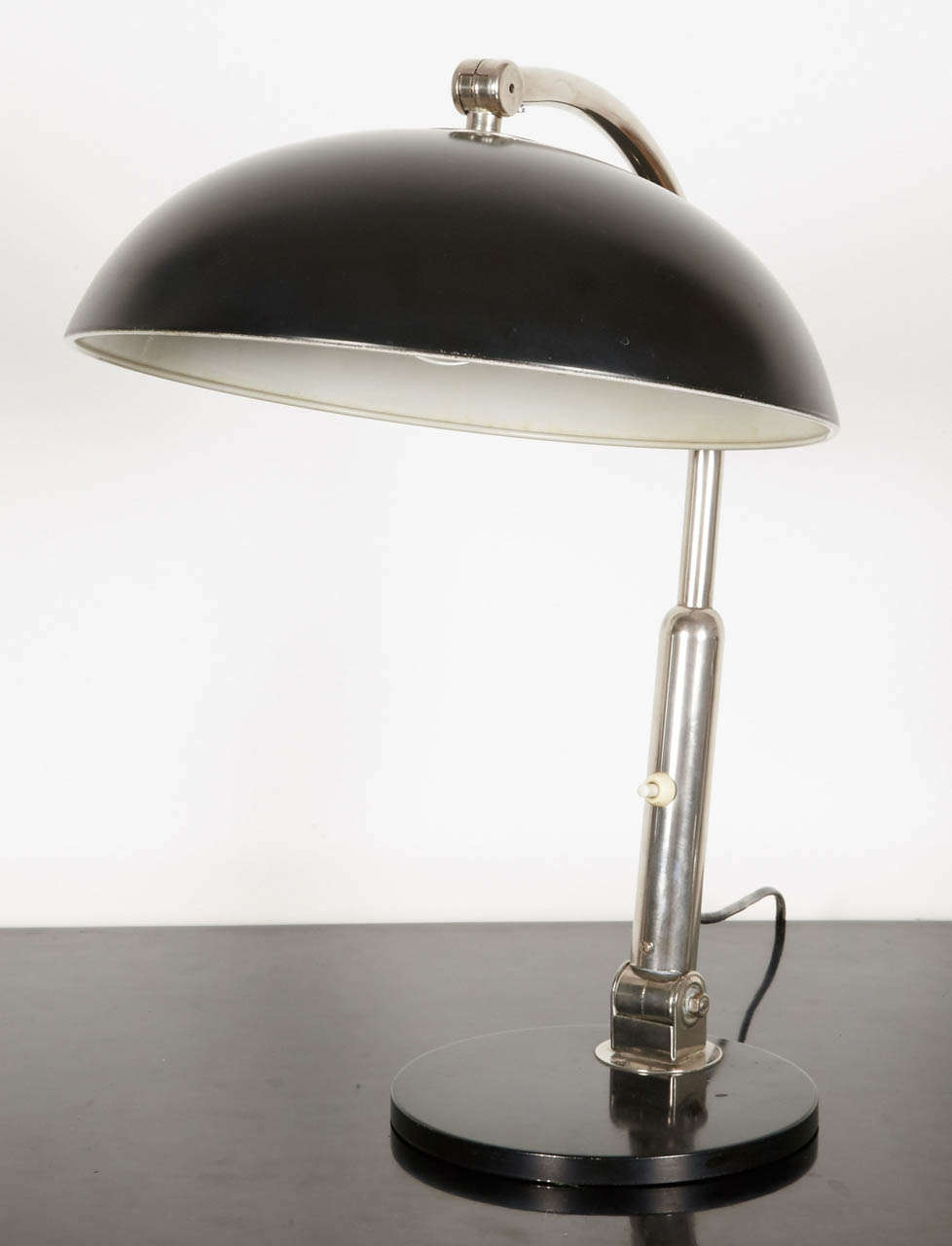 Steel table lamp. Black lacquered base and shade, double articulated nickel plated arm. This model was designed by H.TH.J.A. Busquet and edited by Hala (Hannoversche Lampenwerke). Bauhaus circa 1930. Wired for European use.
