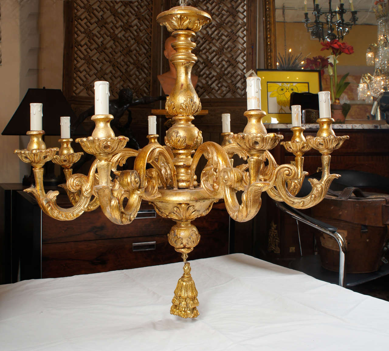 An Italian gilt wood carved chandelier with 8 lights.