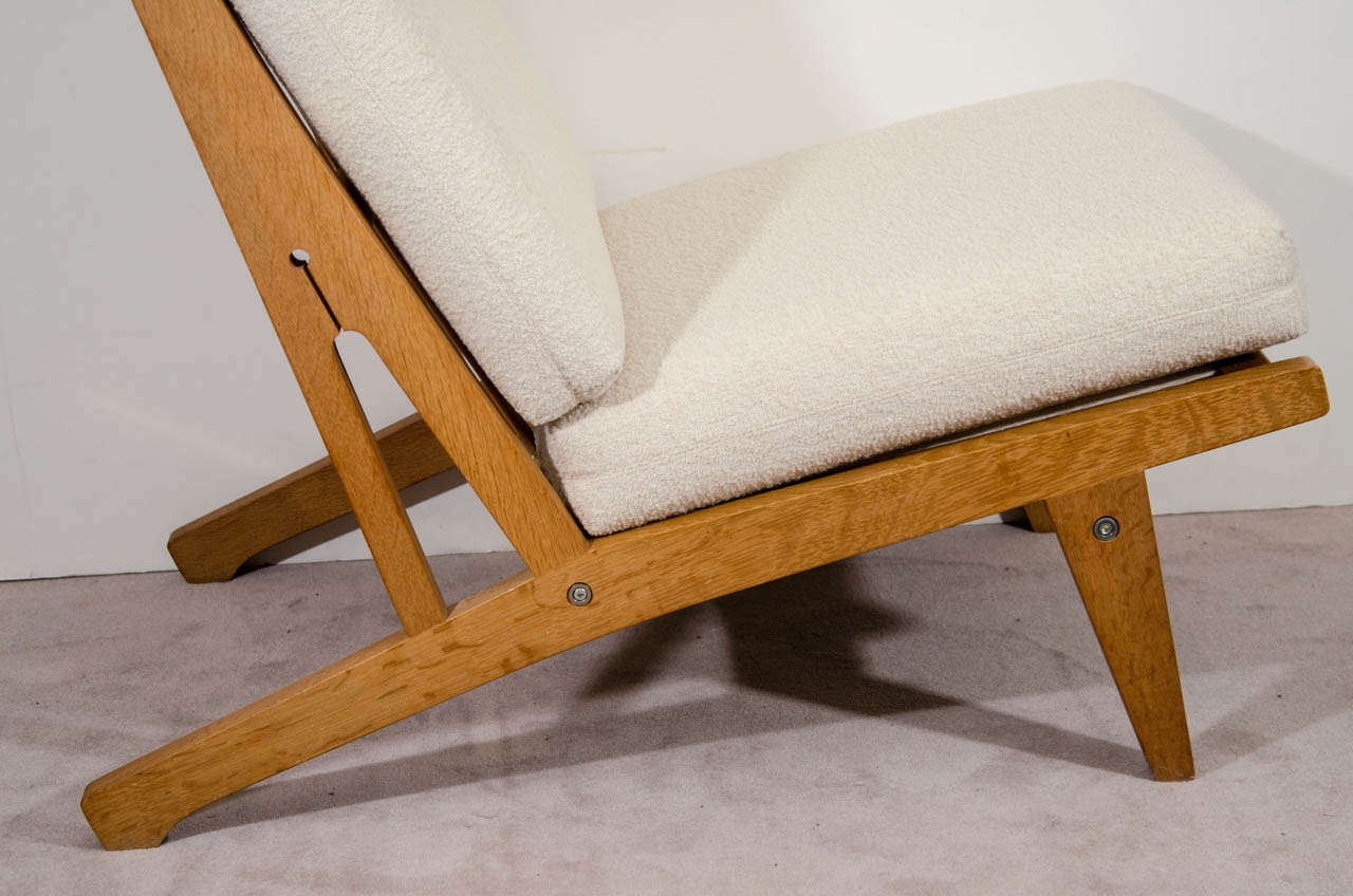 A Mid Century Hans Wegner Lounge Chair By Getama In Good Condition In New York, NY