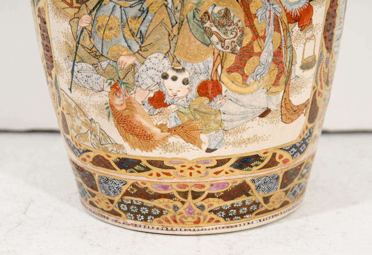 Japonais Vase Satsuma japonais du 19ème siècle avec des figures