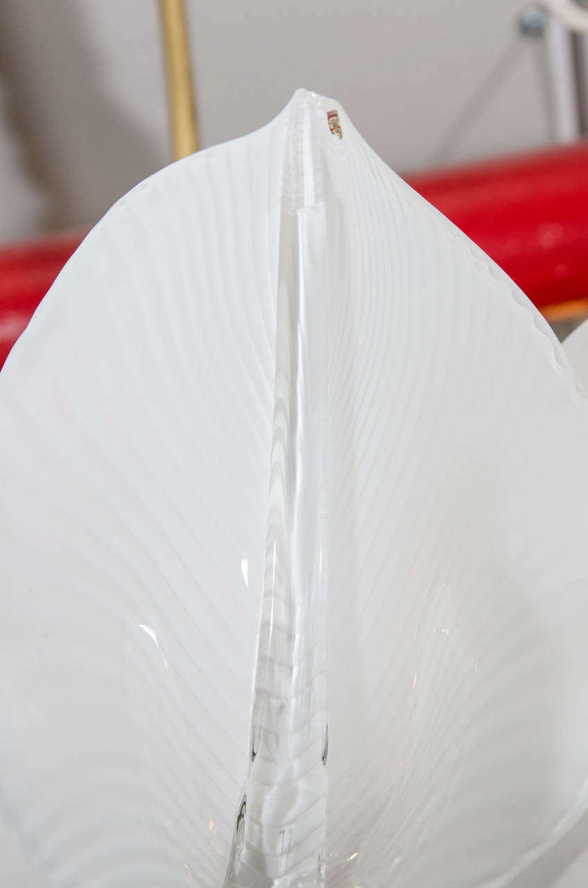 20ième siècle Lustre à feuilles de lys en verre de Murano du milieu du siècle dernier par Franco Luce