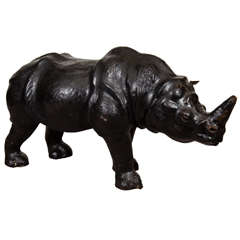 Vieux Tabouret Sculptural en Cuir Noir Rhino