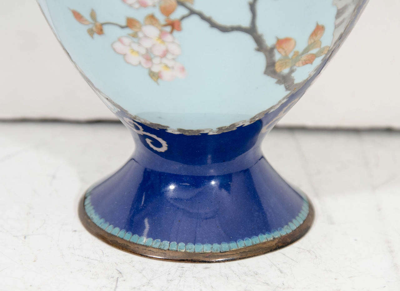 Japanische blaue Cloisenne-Vase aus der Meiji-Periode mit Samurai-Figuren im Angebot 2