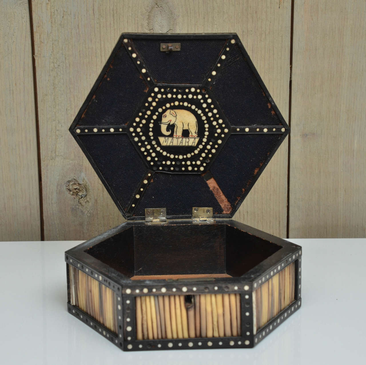 19th Century 6-Sided Anglo-Indian Quill Box For Sale 1
