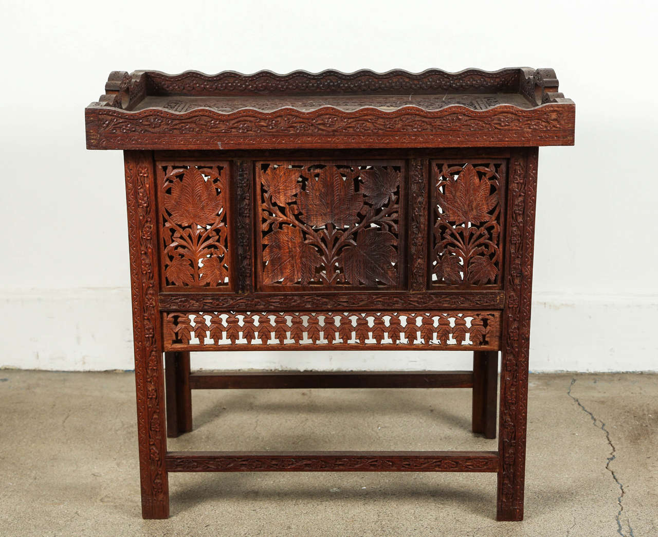Nice Anglo-Indian tray table, intricately hand-carved and inlaid with ivory.
The tray is removable and the base fold flat.