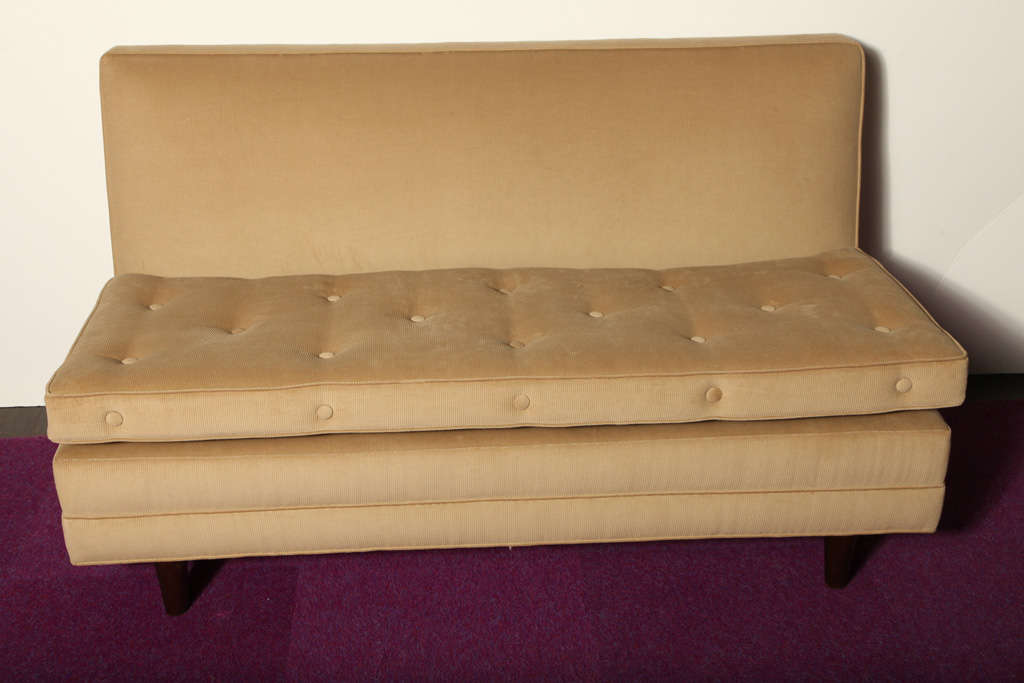 2-Seater Sofa by TH Robsjohn-Gibbings for Widdicomb. In Excellent Condition In New York, NY