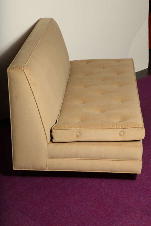 2-Seater Sofa by TH Robsjohn-Gibbings for Widdicomb. 1