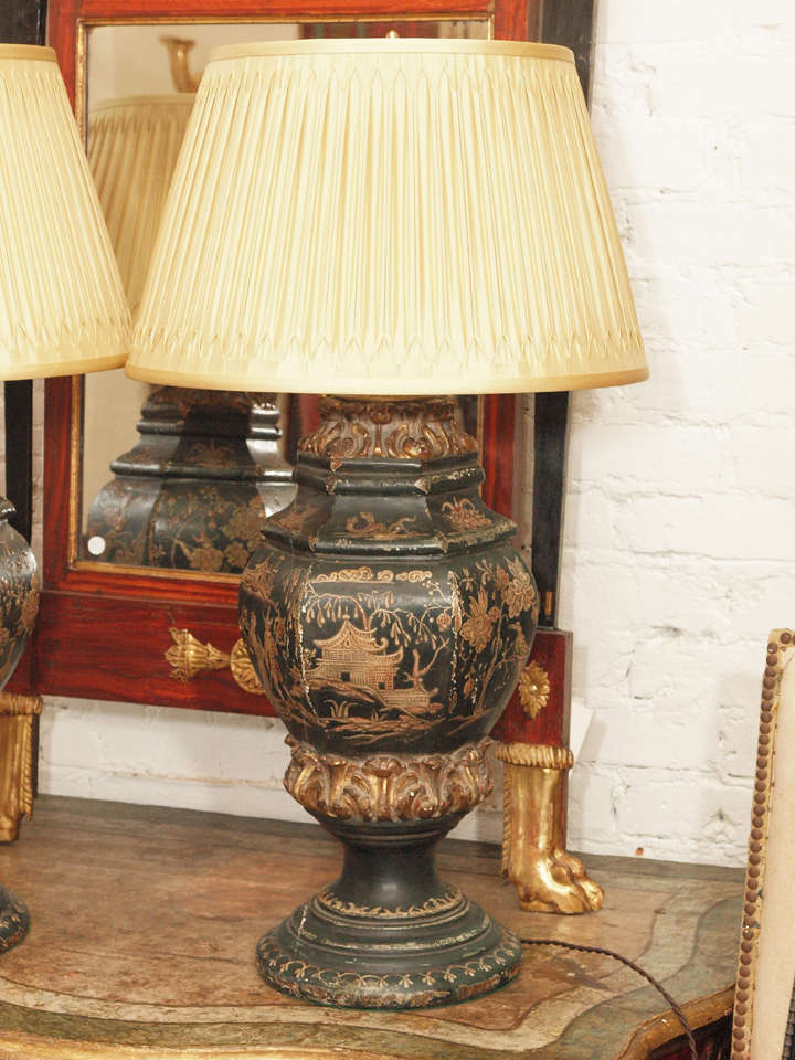 Italian Pair of 18th Century Chinoiserie Decorated Urn Lamps