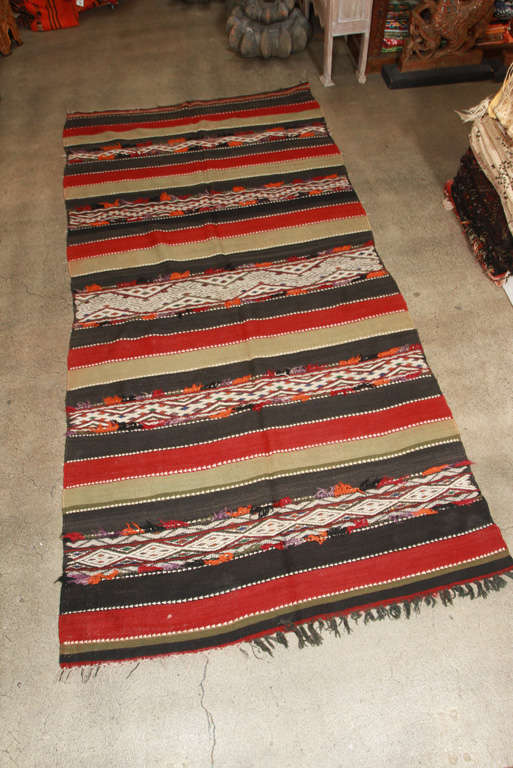 Moroccan Zemmour rugs are flat woven by the Berber women leaving near Khemisset, Zaiane and Azrou.This flat weaves, Kilim rugs are often used a wall covering or blankets but also as floor covering, they are light and finely woven from organic cotton