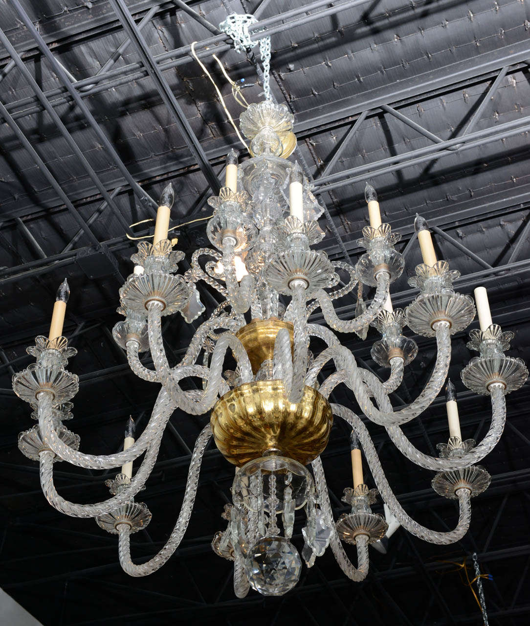 Italian Monumental Venetian Glass Eighteen-Light Chandelier, 1920s