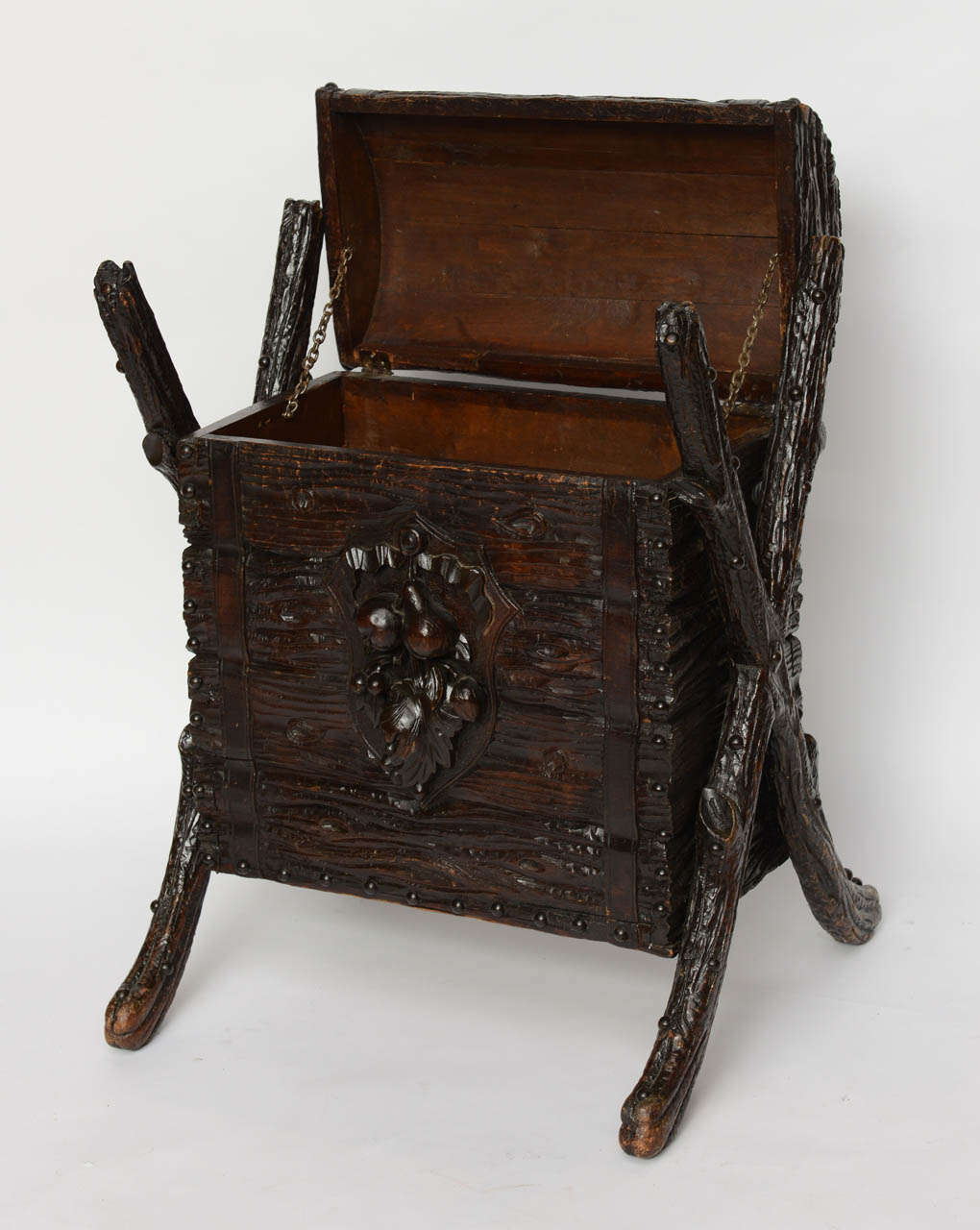 A Black Forest Carved Box, Germany, Late 19th Century In Excellent Condition In West Palm Beach, FL