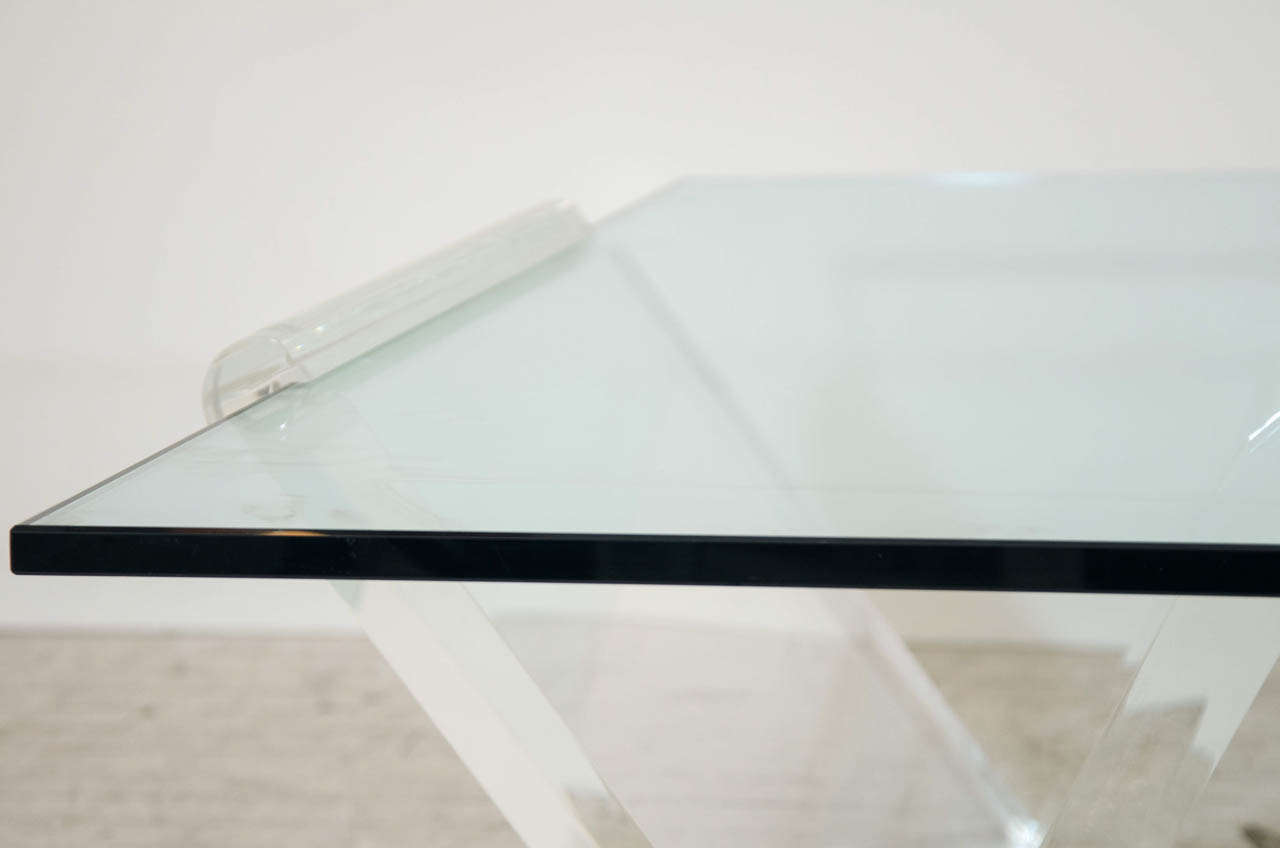Grand Cantilevered Lucite Coffee Table In Good Condition In New York, NY
