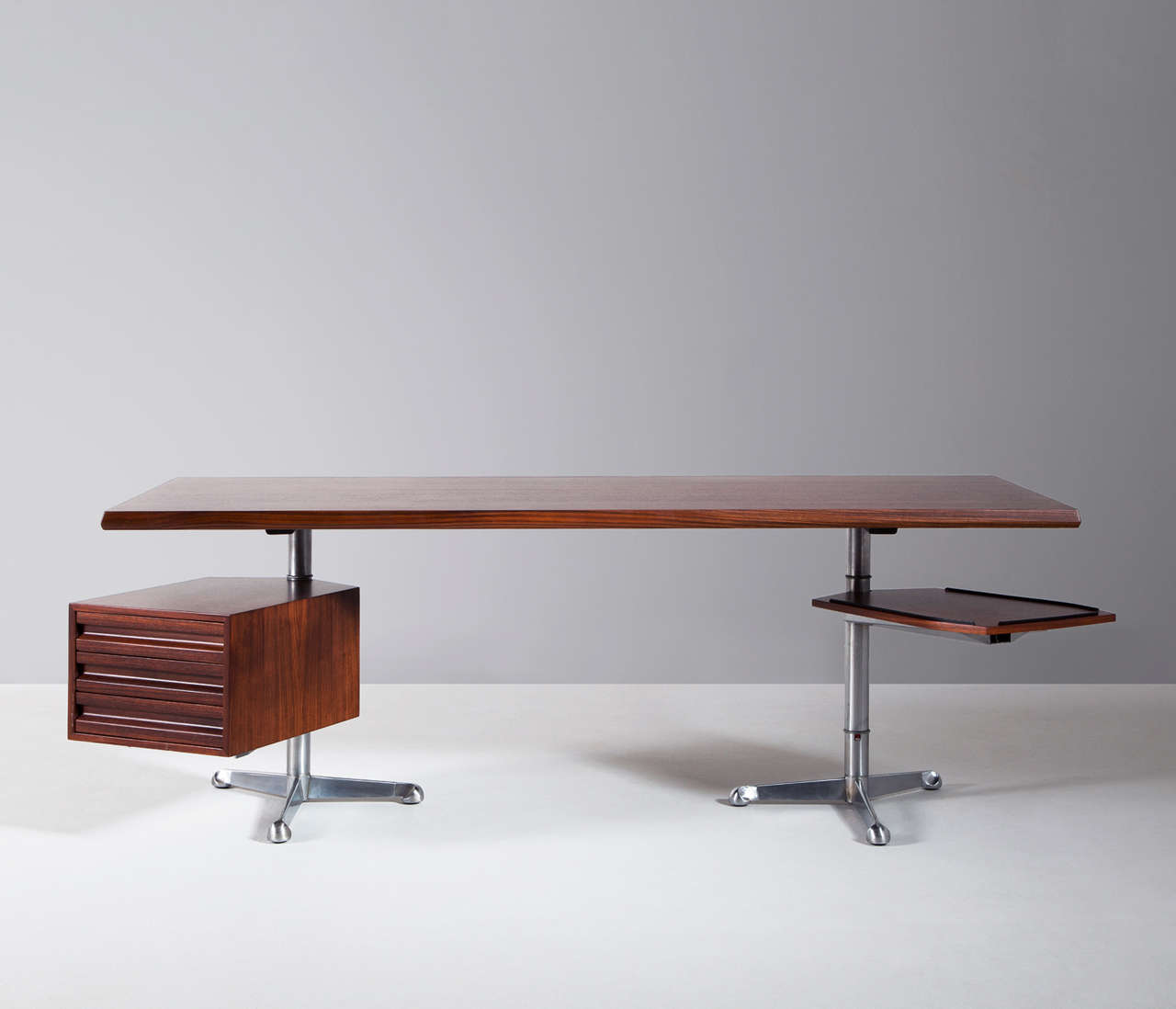 Mid-Century Modern Osvaldo Borsani Executive Desk in Rosewood for Tecno 