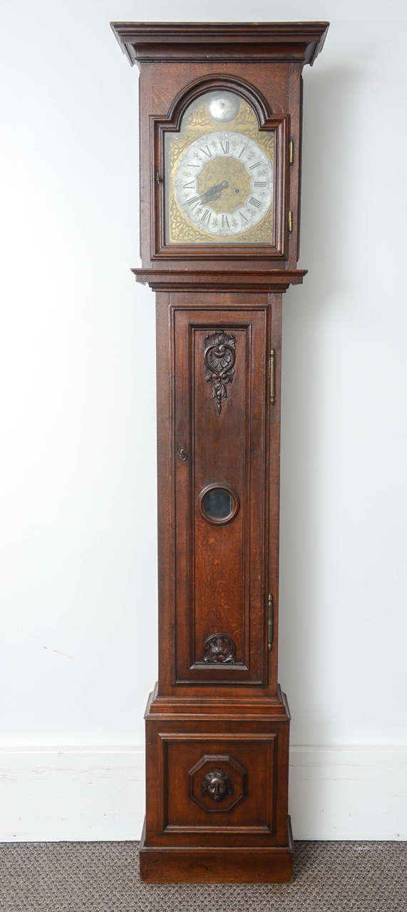 This is a very nice solid oak grandfather clock in perfect working order, some times when shipping it can disturb the movement so I will sell it as it is, if for some reason it doesn't work on arrival it would just be something simple to get