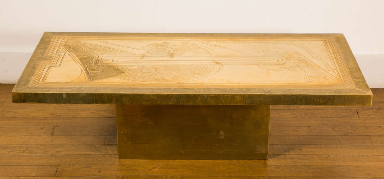 Beautiful rectangular coffee table, 1970s by Armand Jonckers (Belgique, 1939).
Wood with gilt patinated engraved brass covering, on a cubic base.
Unique piece. Signed.