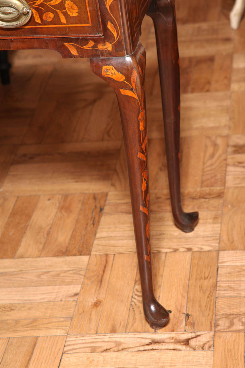 An 18th Century Dutch Mahogany and Marquetry Inlay Tea Table 2