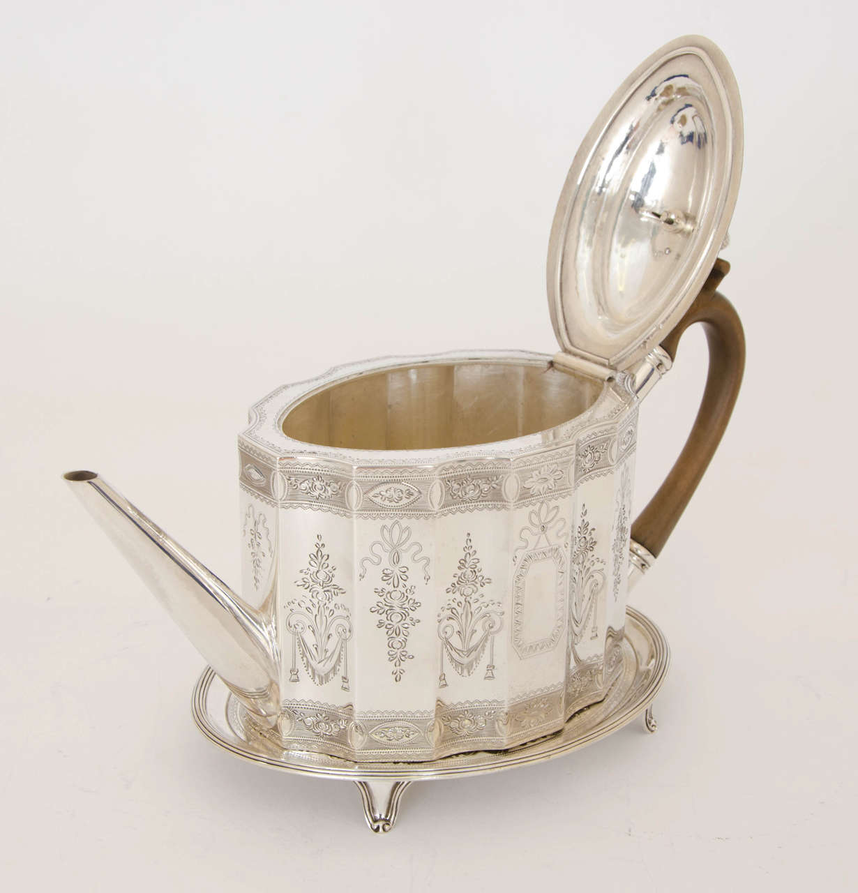 A George III Antique Silver Tea Pot and Stand For Sale 1