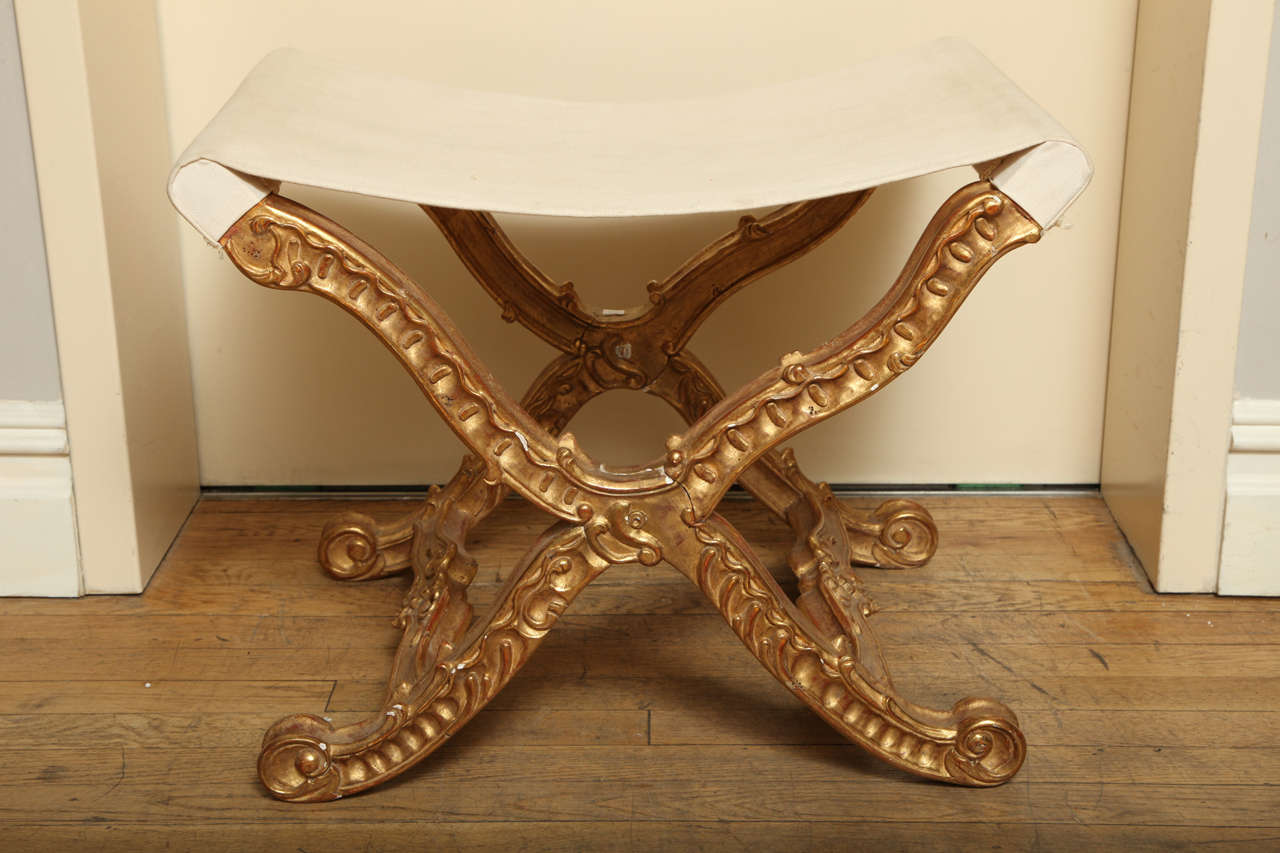 French X-Shaped Louis XV Style Hand Carved Pliant Stools In Good Condition In New York, NY