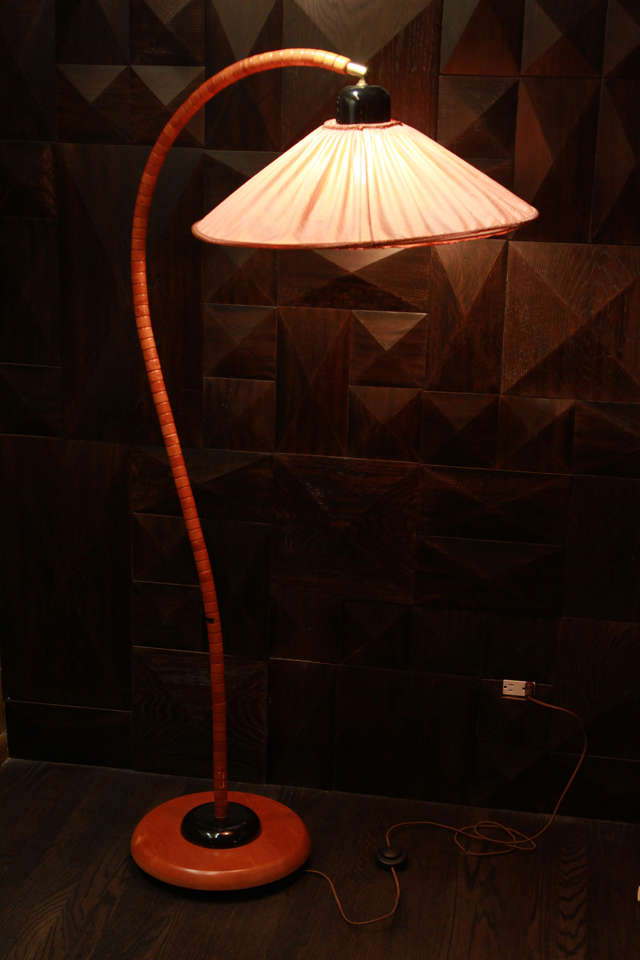 TULIP-SHAPED DANISH FLOOR LAMP, Early 20th Century For Sale 4