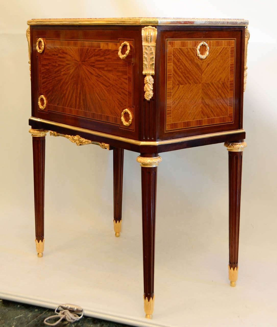 Bar, Louis XVI style, mahogany  and  marquetry  of diverses precious woods , ornemented with gilded bronze.
Opening on each side.