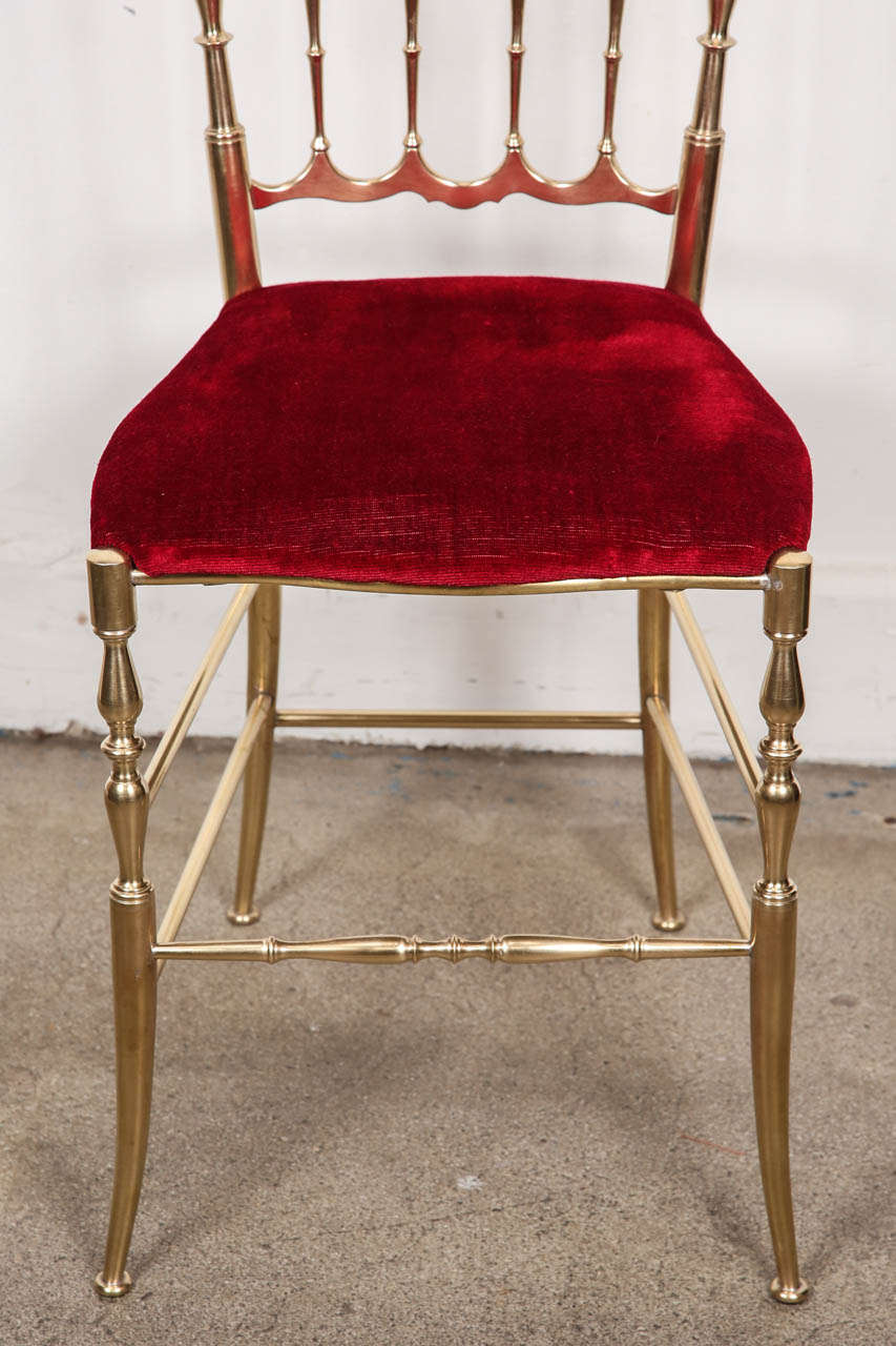 Set of Two Polished Brass Chiavari Chairs with Red Velvet, Italy For Sale 1