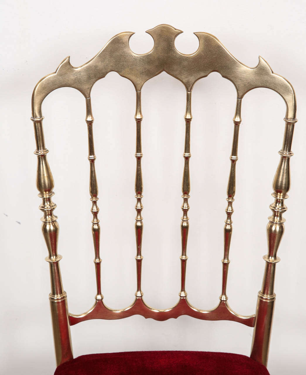 Hollywood Regency Set of Two Polished Brass Chiavari Chairs with Red Velvet, Italy For Sale