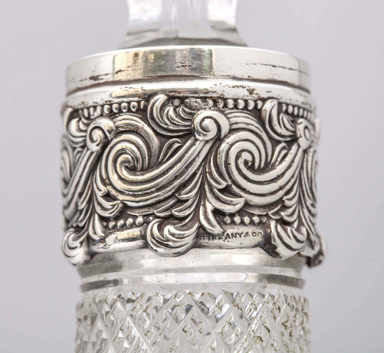 Argent sterling Très rare grand lustre en argent sterling monté sur Tiffany & Co. Carafe à décanter en vente