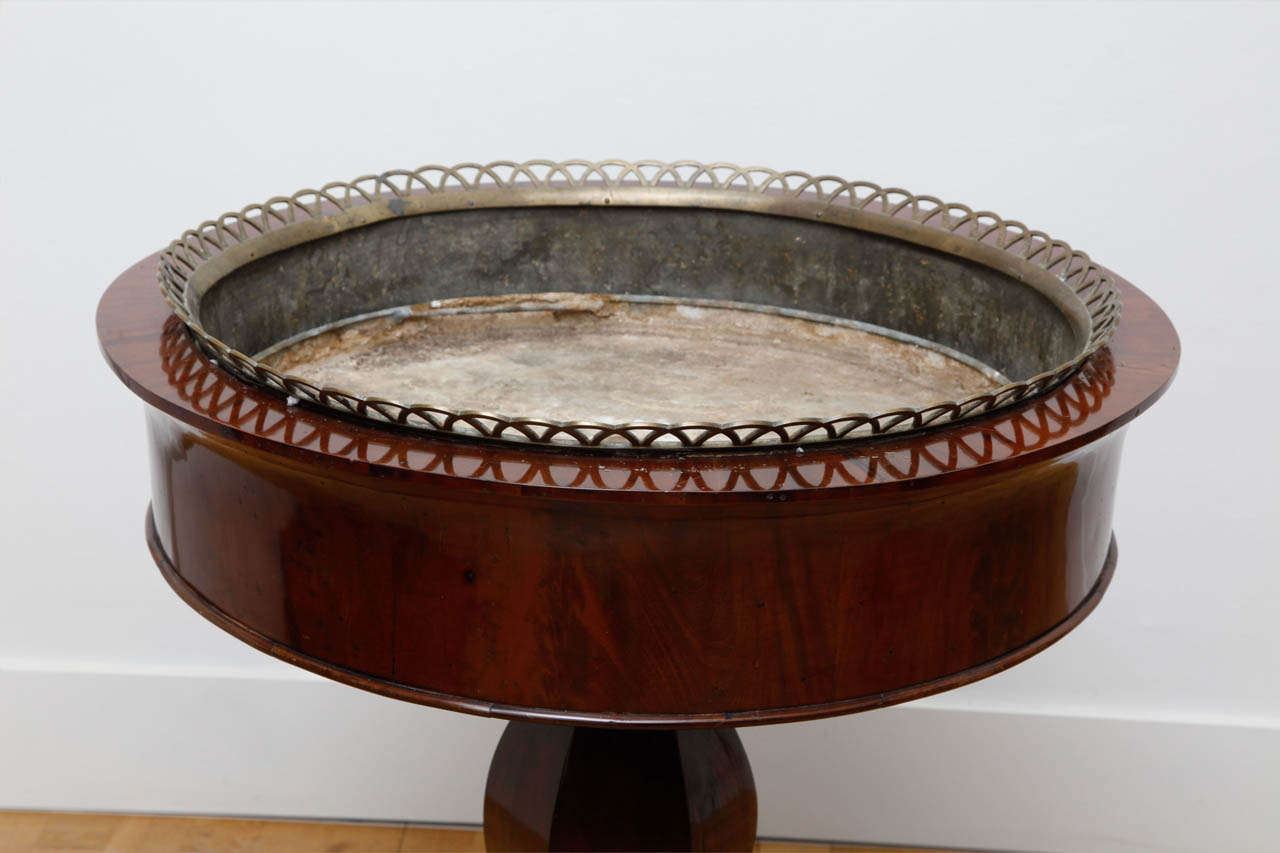 French Circular Mahogany Jardiniere Resting on a Tripod Ending on Paw Feet For Sale