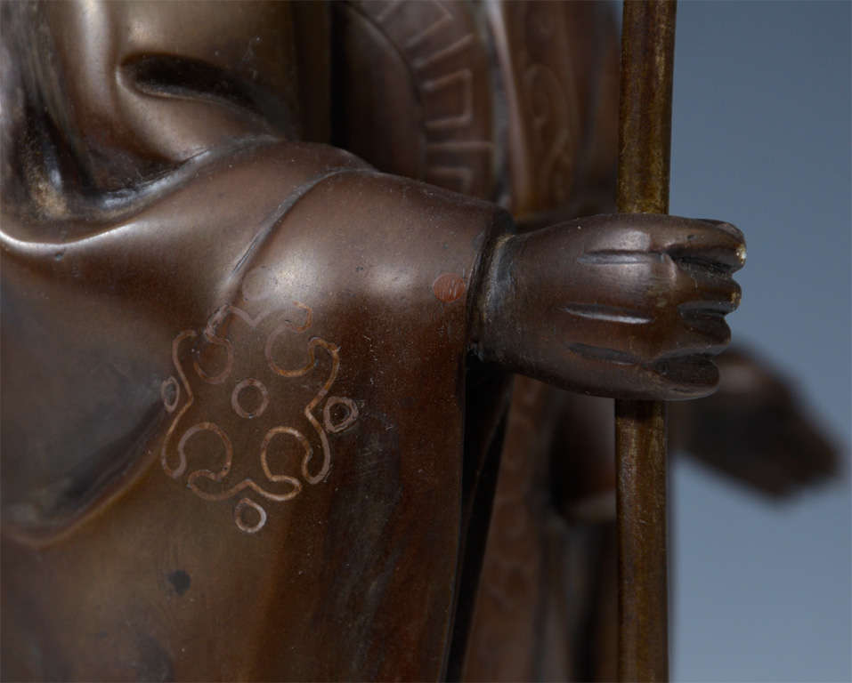 Bronze japonais ancien d'époque Meiji représentant un vieil homme (jerodien) en vente 5