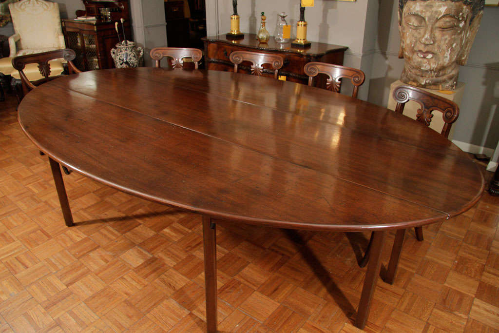 Mahogany Gate Leg Hunt Table In Good Condition In New York, NY
