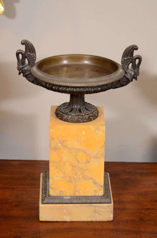 Pair of Early 19th Century French Bronze Tazzas on Sienna Marble Stands For Sale 2
