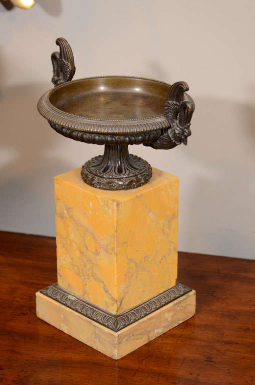 Pair of Early 19th Century French Bronze Tazzas on Sienna Marble Stands For Sale 1