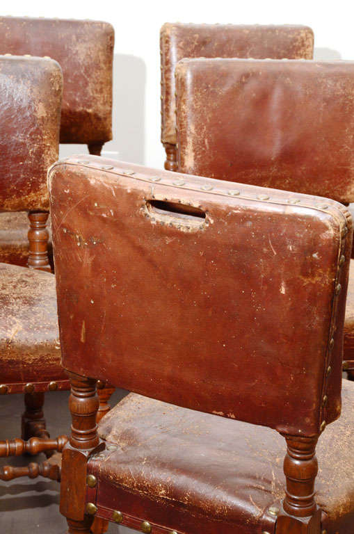 Ensemble de six chaises anciennes en cuir, Angleterre, 19ème siècle en vente 2