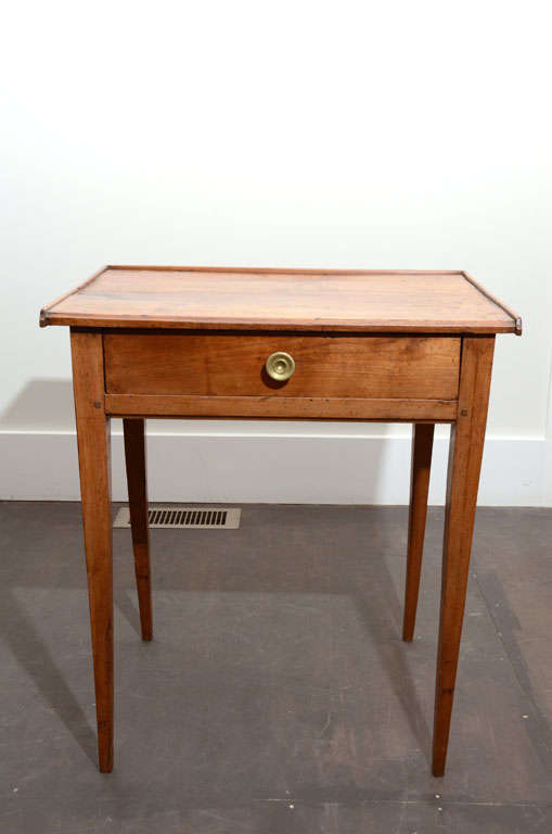 Beautiful Oak End/Side table with Drawer and Round Brass Pull.