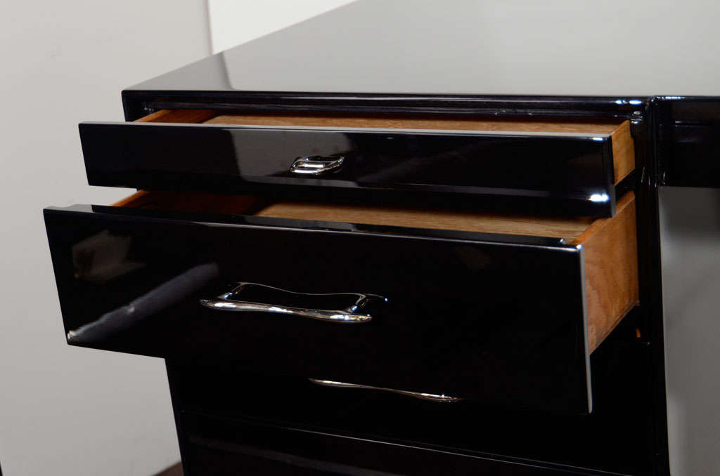 Modernist Desk In Ebonized Mahogany in the Manner of Gio Ponti 2