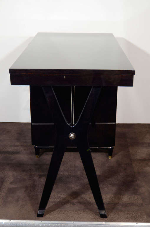 Modernist Desk In Ebonized Mahogany in the Manner of Gio Ponti 4