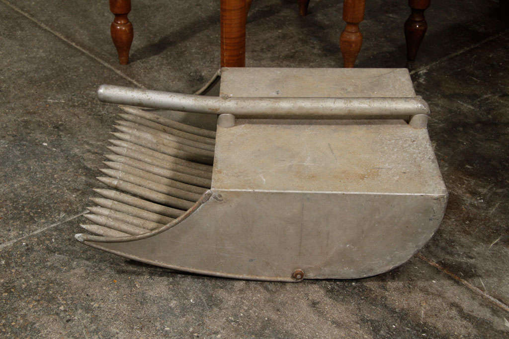 Galvanized Metal Cranberry Rake 3